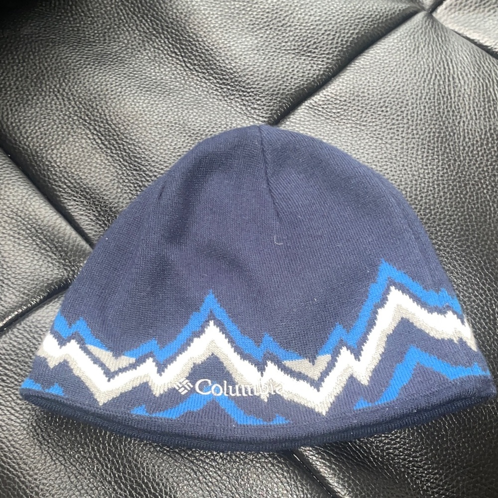 Columbia Navy and White Zigzag Beanie